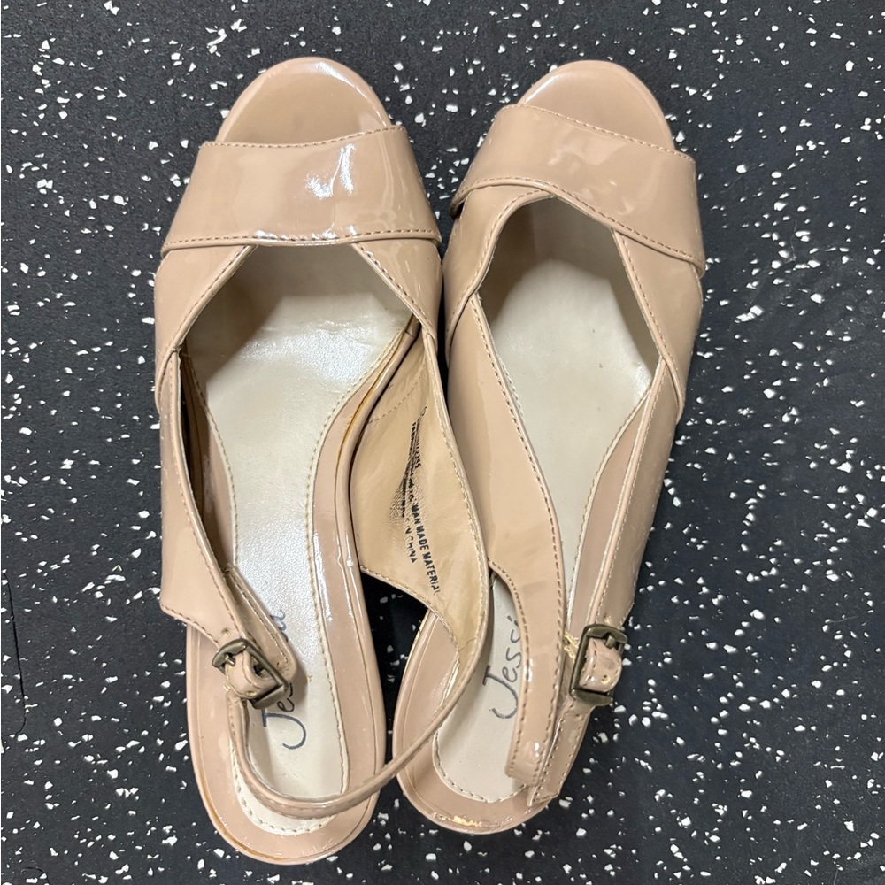 Jessica Beige Peep-Toe Low Heels | Sz 5